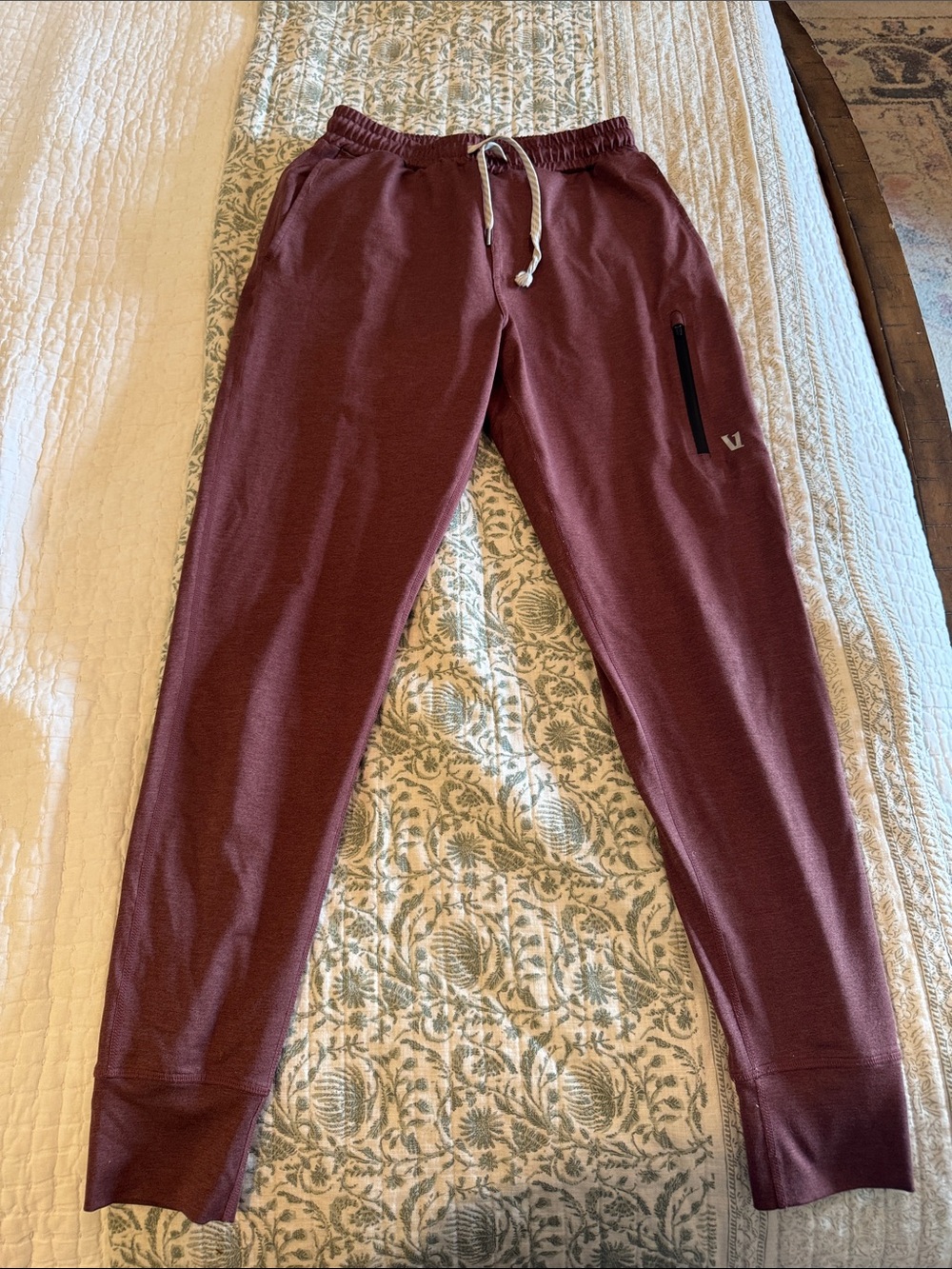 Vuori Men’s Maroon Drawstring Jogger Sweatpants